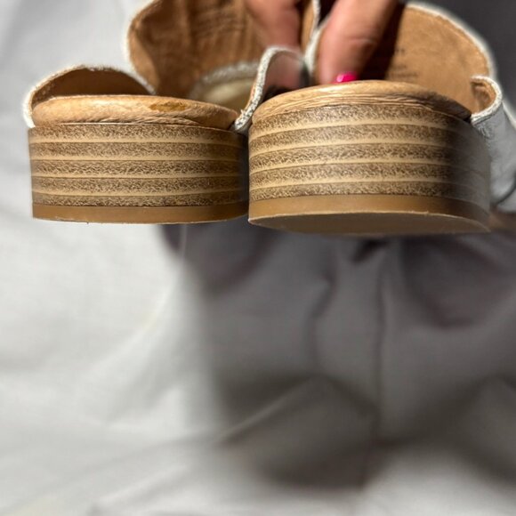 FREE PEOPLE At Ease Loafer Flats Slides Comfort Leather SILVER Size 38 or 7.5 - Picture 4 of 8